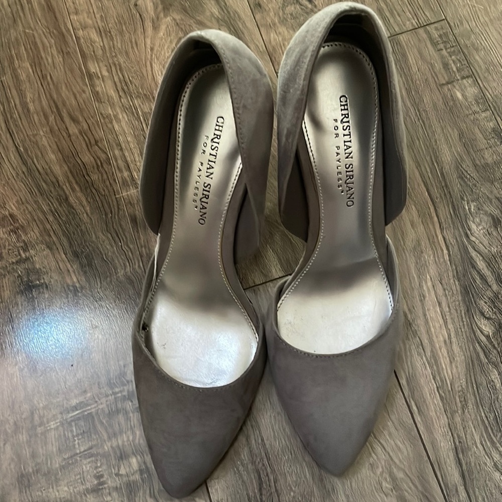 Grey suede like pumps